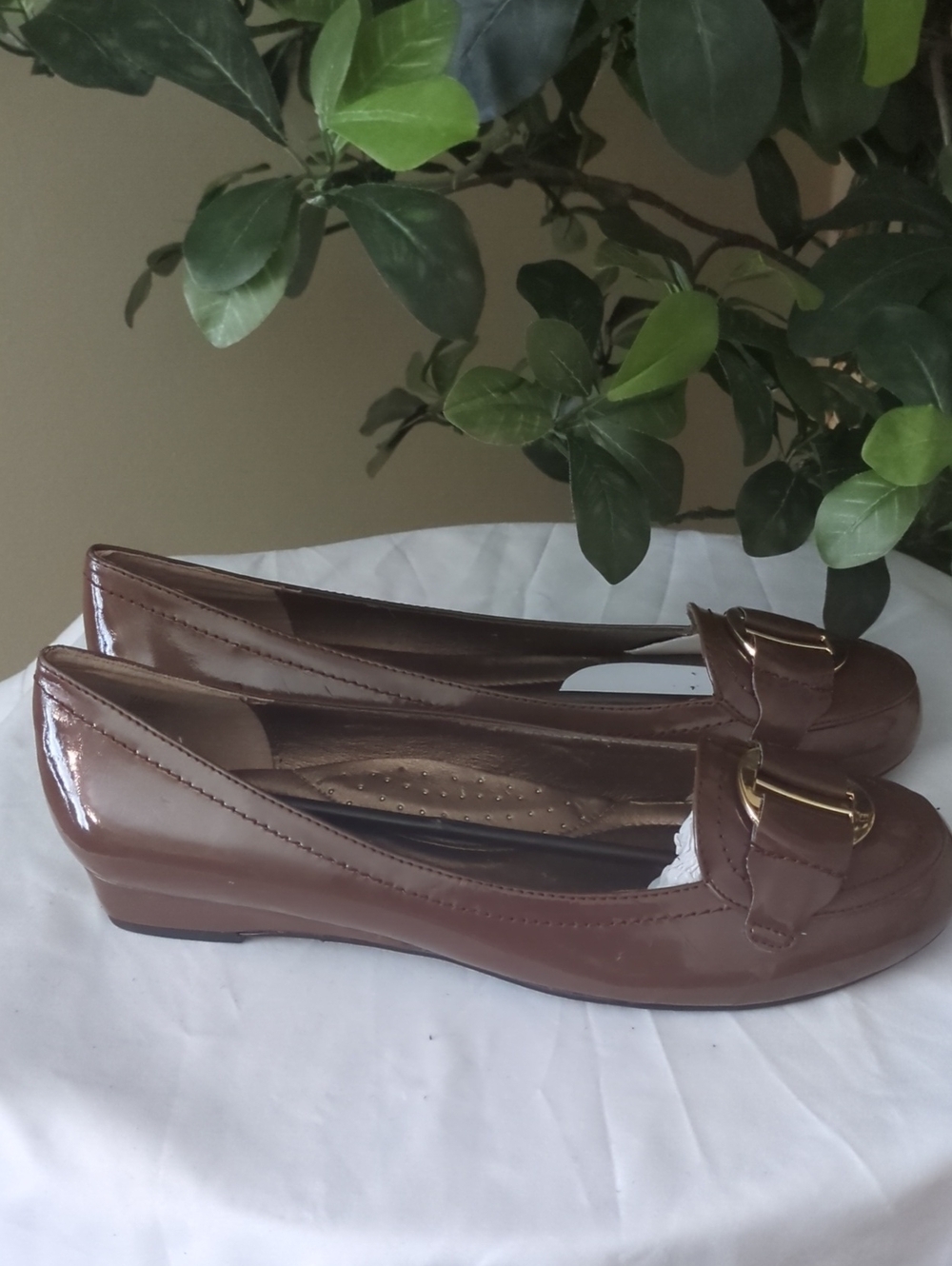 ❤️FINAL❤️AJ Valenci Brown Patent Loafer Flats with Gold Accent - Picture 6 of 7